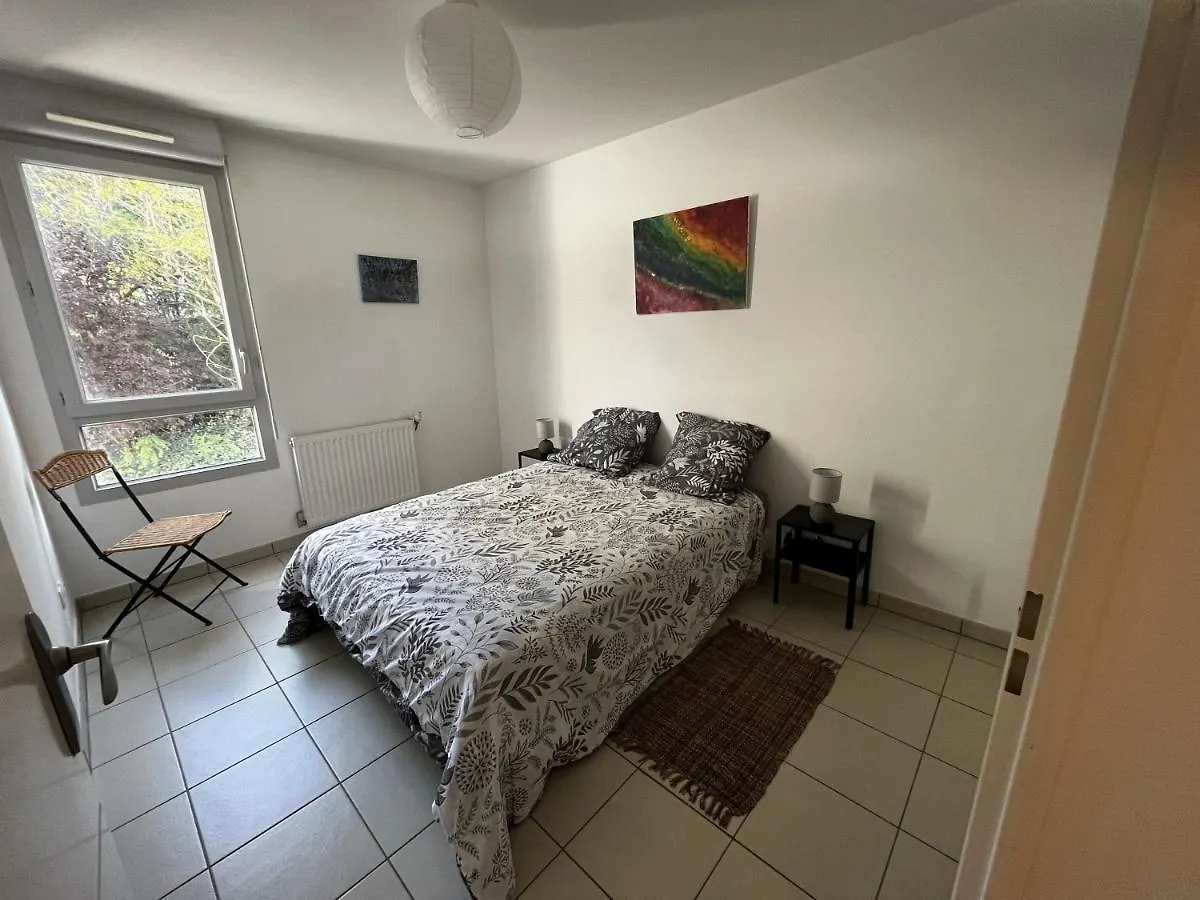 Charmant Appartement T3 Verdoyant Et Lumineux A 10 Minutes Des Metros Roseraie Et Argoulets トゥールーズ 0*,  フランス